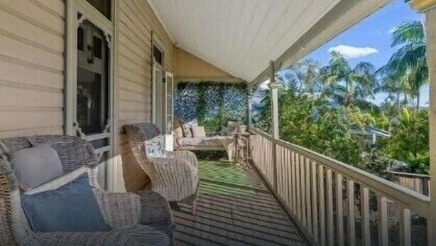 A covered porch with wicker furniture and a view of tropical vegetation. - Massinger Hideaway (Byron Shire)