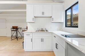 Private kitchen - Westside Living! Contemporary Venice Beach Studio Suite (Los Angeles)