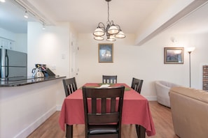 Dining - Golf Views! & Patio Dining - Windsor Village 3A (Quechee)