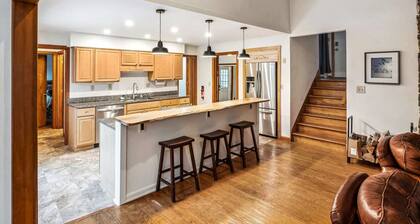 Pet-Friendly! Hot Tub | Marsh Family Road Retreat