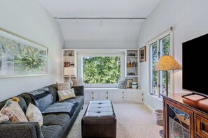 Téléviseur, foyer, bureau