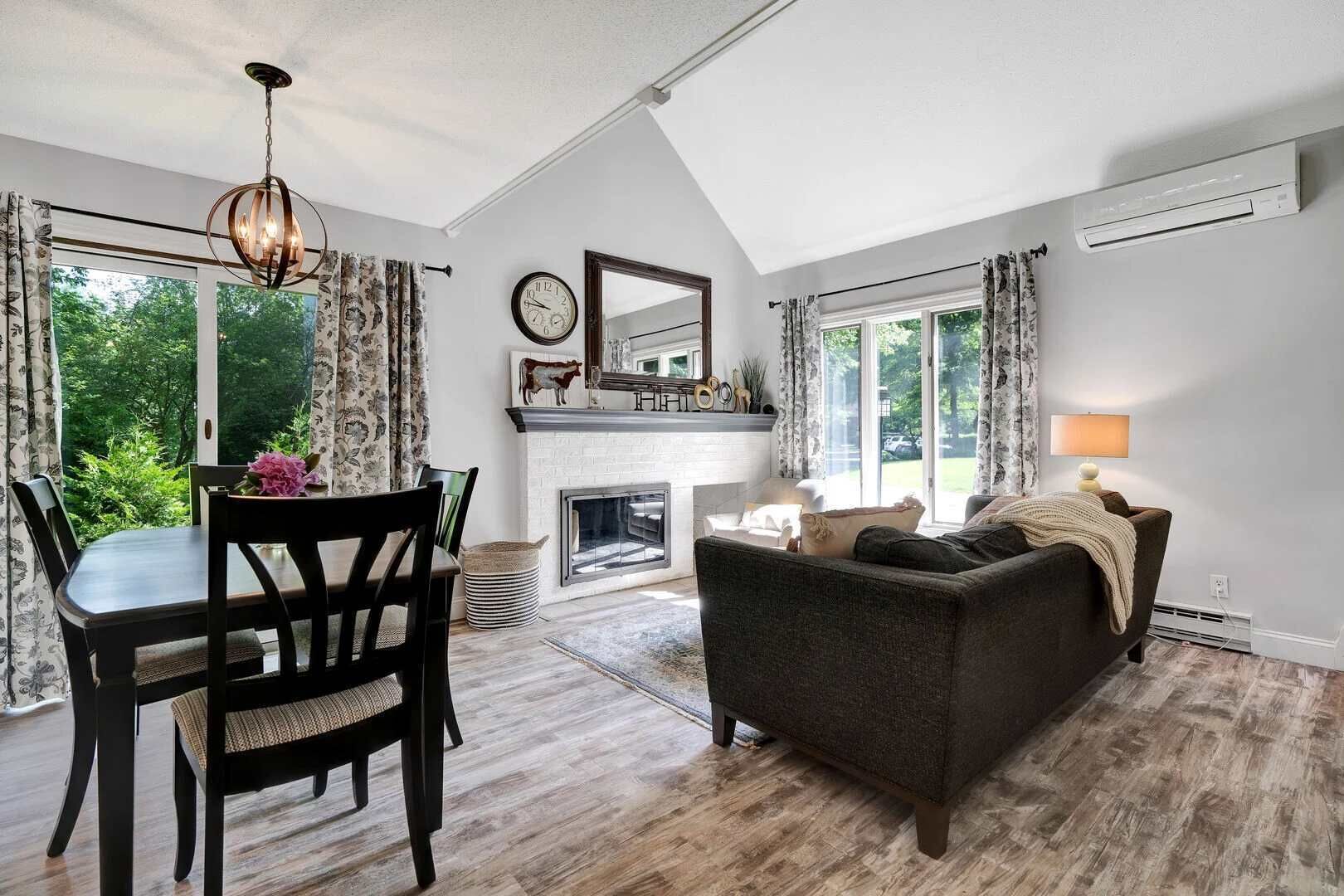 Fernseher, Kamin, Arbeitsbereiche