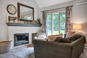 Téléviseur, foyer, bureau