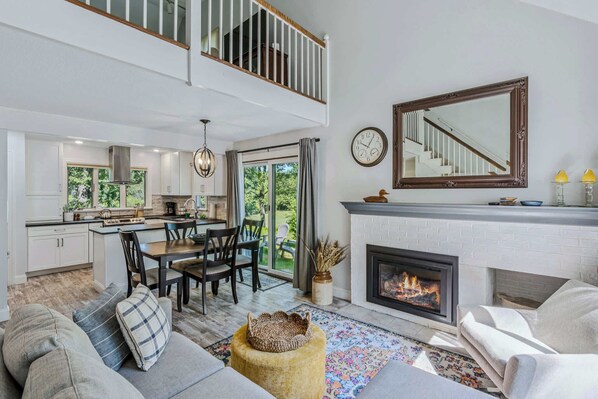 Téléviseur, foyer, bureau