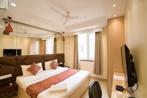豪華客房, 1 張特大雙人床, 吸煙房, 城市景觀 | 埃及棉床單、高級寢具、Select Comfort 床墊、書桌
