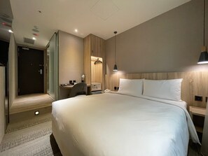 Basic Room | Down comforters, in-room safe, desk, laptop workspace - N hotel (Taipei)