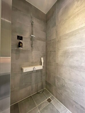 Basic Quadruple Room, No Windows | Bathroom | Shower, rainfall showerhead, hair dryer, slippers - N hotel (Taipei)