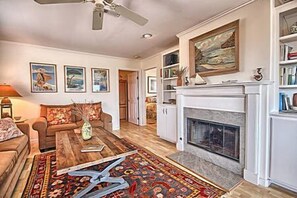 Smart TV, fireplace, DVD player