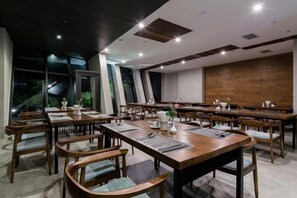 Ảnh chưa phân loại, 5 trong số 80 ảnh, nút