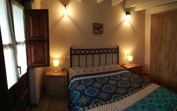 3 bedrooms, iron/ironing board, travel cot, bed sheets