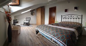 3 chambres, fer et planche à repasser, lit parapluie, draps fournis