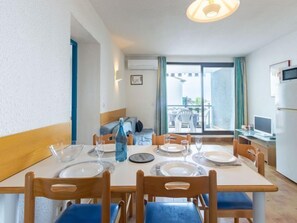 Dining - Coudalère/Les Hébrides by Interhome (Le Barcarès)