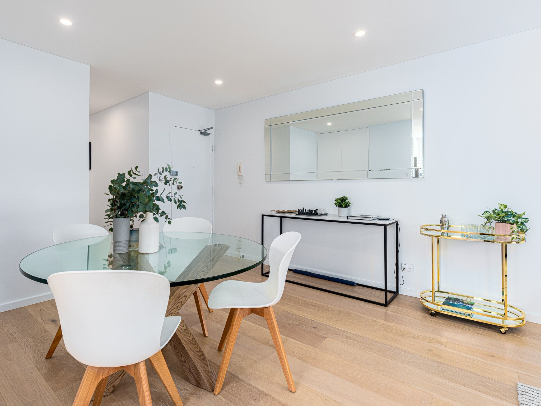 Top Floor Apartment Close to Bondi Beach — image 4