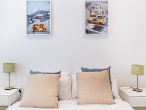 2 bedrooms, desk, iron/ironing board, WiFi - Top Floor Apartment Close to Bondi Beach (Bondi)