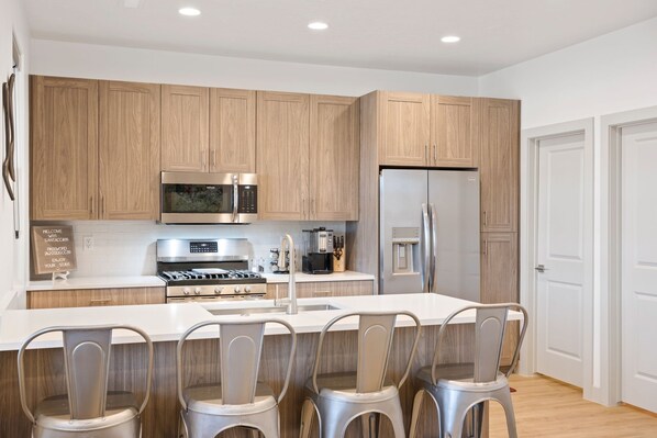 Townhome, 3 Bedrooms | Private kitchen | Fridge, oven, coffee/tea maker, toaster