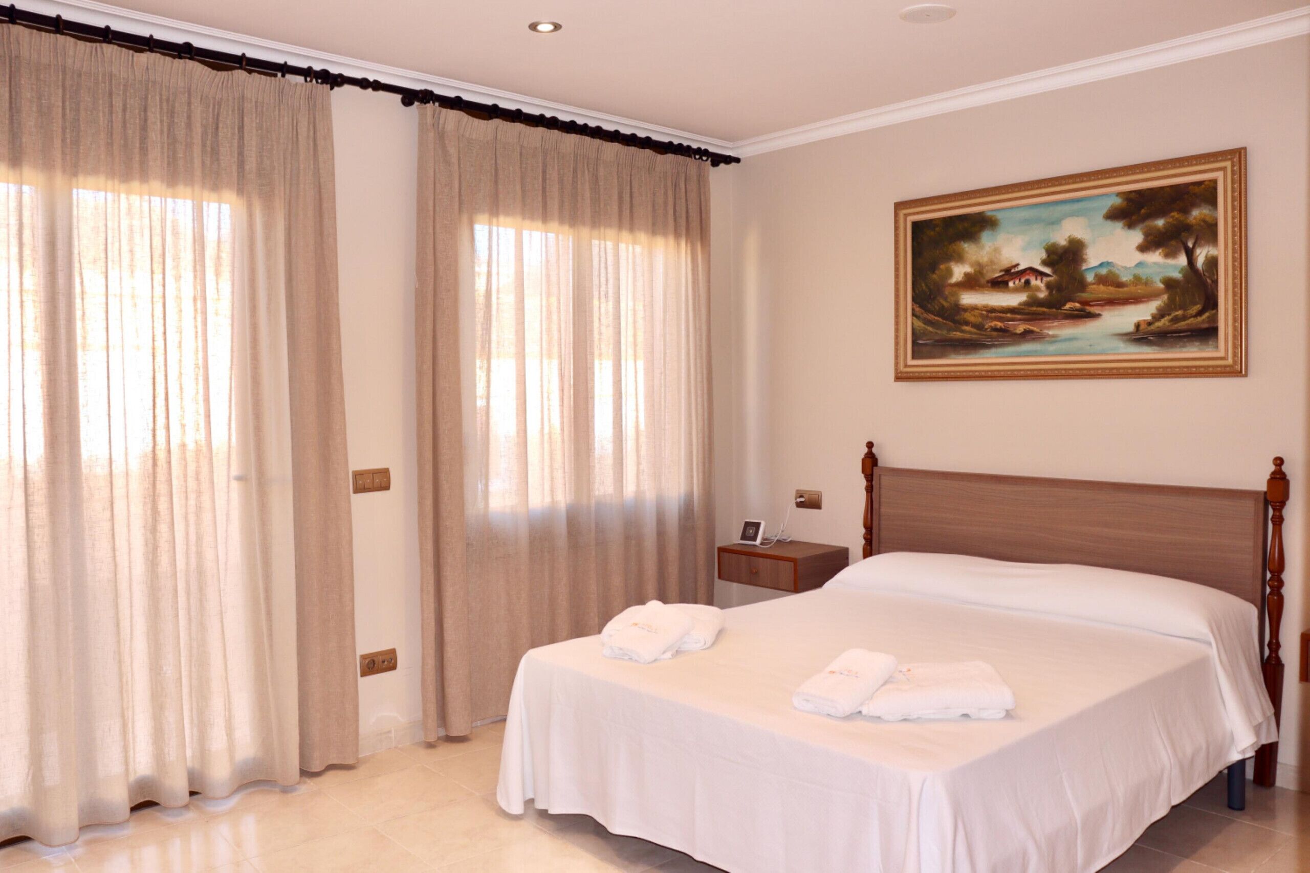 3 bedrooms, iron/ironing board, free WiFi, bed sheets