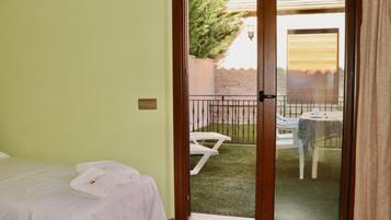 3 chambres, fer et planche à repasser, Wi-Fi gratuit, draps fournis