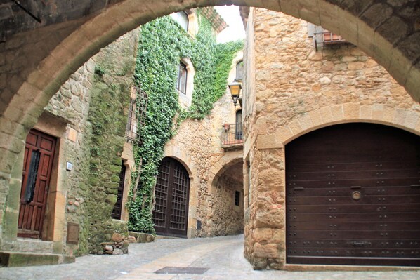 Property grounds - HOUSE IN MEDIEVAL VILLAGE OF PALS (Pals)