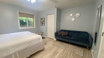 1 bedroom, in-room safe, iron/ironing board, WiFi (free)