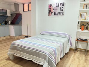 1 Schlafzimmer, Schreibtisch, Bügeleisen/Bügelbrett, kostenloses WLAN