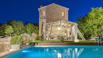 Villa | 2 bedrooms, iron/ironing board, bed sheets