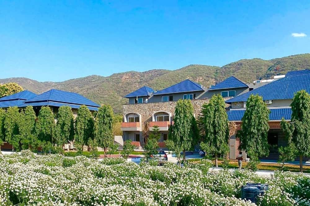 Nature Retreat Resorts
