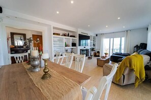 TV, fireplace, DVD player - Club Villamar - Cozy villa with big garden, sea view and internet acces (wifi) (Playa d Aro)