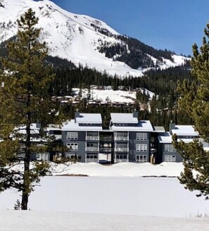 Exterior - Holiday Getaway! Mtn-Top Condo, Sleeps 8 - Pool, Hot Tub & Balcony! Dec28-Jan4 (Big Sky)