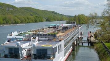 4 bedrooms, WiFi, bed sheets