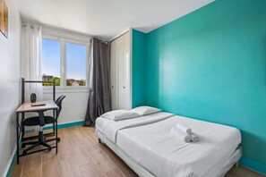4 bedrooms, WiFi, bed sheets