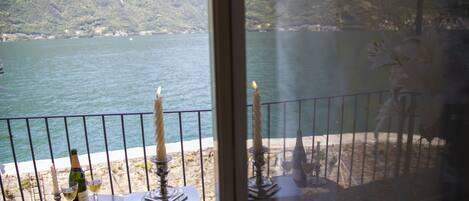Panoramic House | Lake view