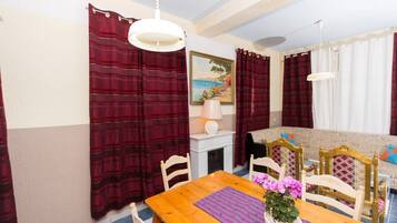 Apartamento (Luxury Two-Bedroom Apartment) | Comedor