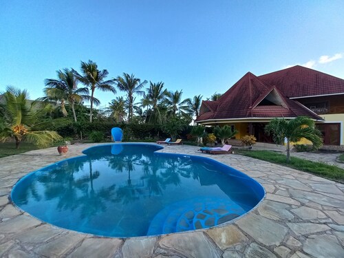 Maranda Cool Breeze Villa - 2minutes to the beach