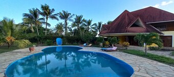 Maranda Cool Breeze Villa - 2minutes to the beach