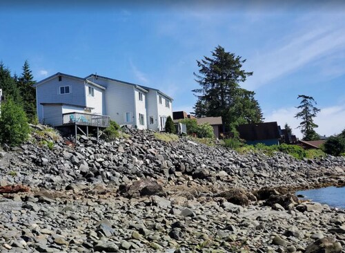 {Forget-Me-Not Inn} Alaskan Vacation Rental (Bear Suite)