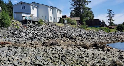 {Forget-Me-Not Inn} Alaskan Vacation Rental (Bear Suite)