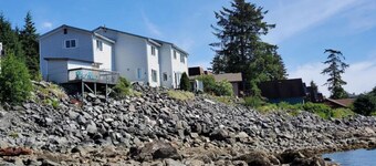 {Forget-Me-Not Inn} Alaskan Vacation Rental (Bear Suite)