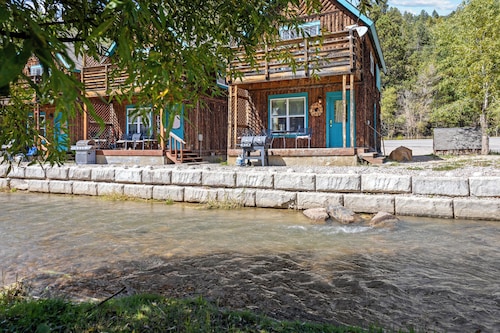 On the River "River Retreat Southwest Cabin #1" In Town, Remodeled, Pet Friendly