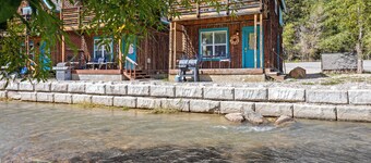 On the River "River Retreat Southwest Cabin #1" In Town, Remodeled, Pet Friendly