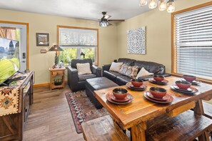 Smart TV, fireplace, Netflix, streaming services