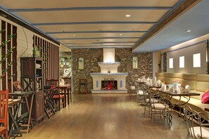 Restaurant - Hotel Halez (Chennai)