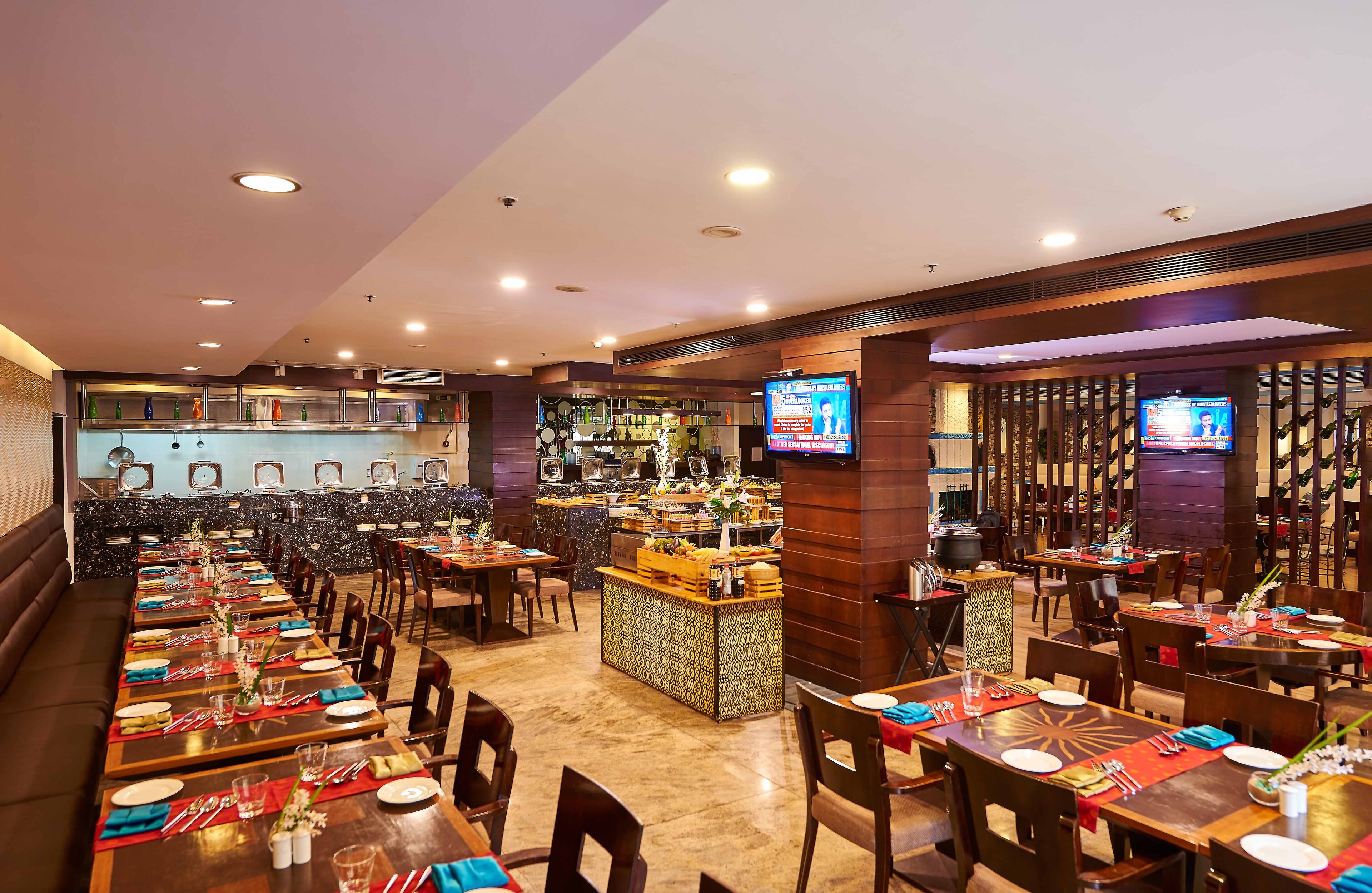 Desayuno buffet diario (INR 600 por persona)