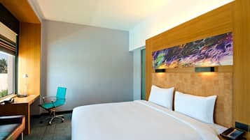 Deluxe Room, 1 King Bed | In-room safe, desk, laptop workspace, blackout drapes