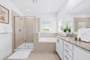 Combined shower/bathtub, hair dryer, towels
