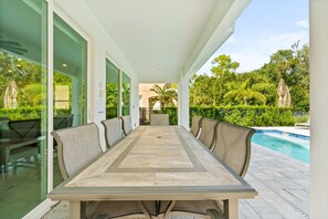 Outdoor dining