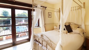 A four-poster canopy bed with a balcony view. - The Corn Tallet (Bideford)