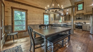 House, 4 Bedrooms | Dining