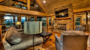 House, 4 Bedrooms | Living room