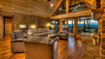 House, 4 Bedrooms | Living room