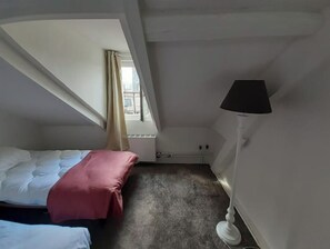2 bedrooms, travel crib, free WiFi, bed sheets